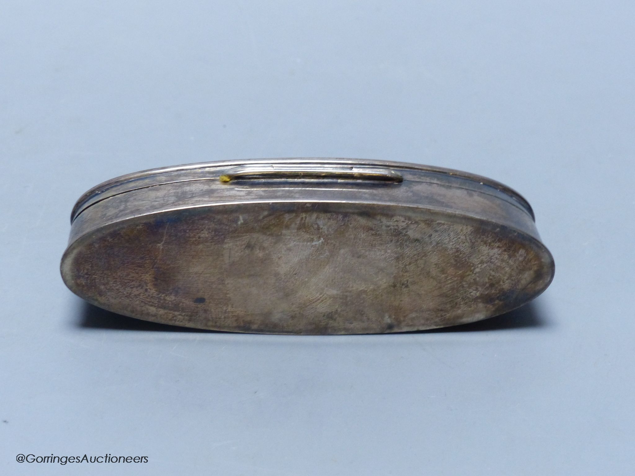 An Edwardian Scottish silver and hardstone inset oval snuff box, maker ?K, Edinburgh, 1909, 10.2cm, gross 60 grams.